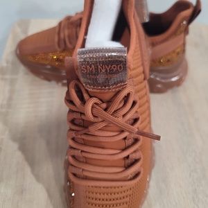 New Steve Madden “SMNY90” Maxima Brown Multi size 7.5